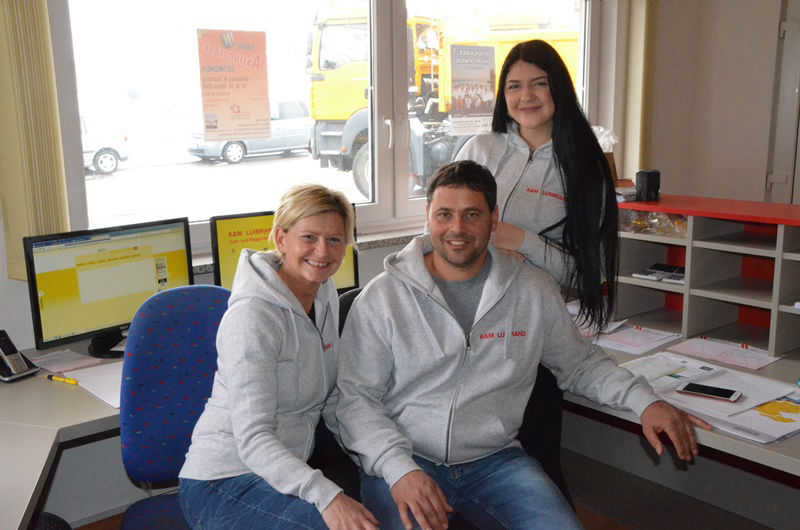 Michael Luibrand hält es nur selten im Büro bei seiner Frau und Tochter. Als Schachtmeister und Firmeninhaber ist er meist auf der Baustelle gefragt.  Bild: Susanne Schön